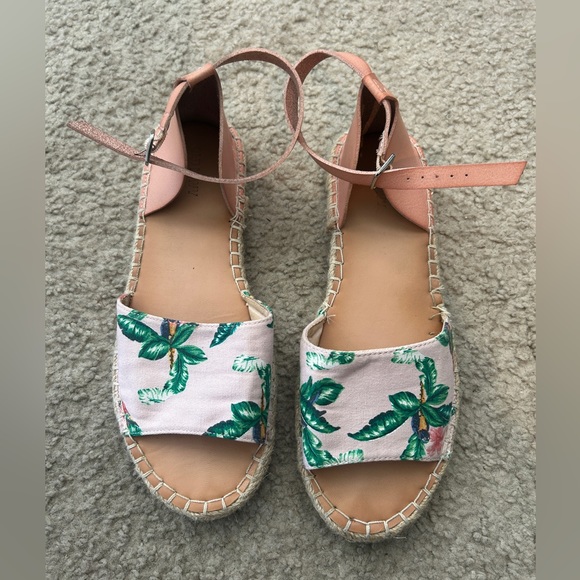 Old Navy Shoes - OLD NAVY SANDALS SZ 9